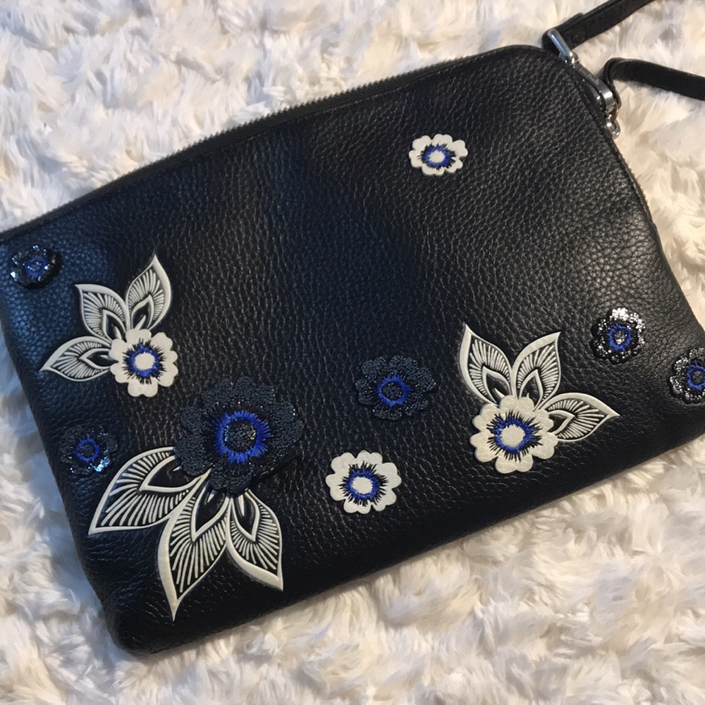 Vera Bradley Black Mallory RFID Leather Wristlet